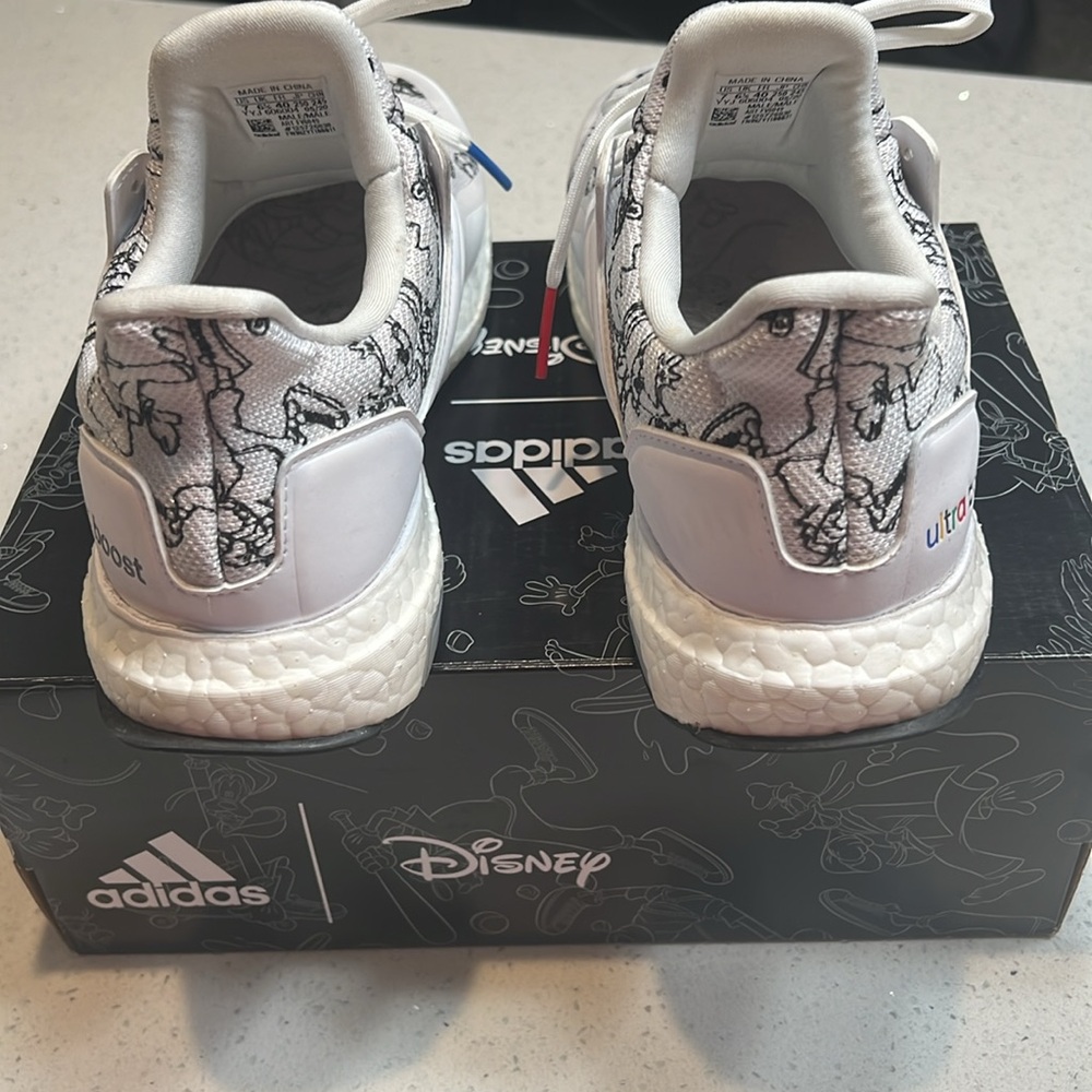 Disney Goofy adidas ultraboost unisex sneakers men 6.5/women 8 - Picture 5 of 5